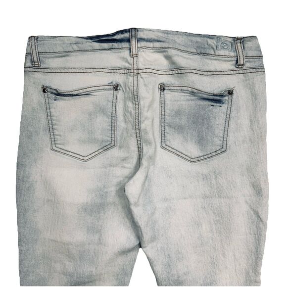 LEI Ashley Low Rise Capri Jeans 15 (34x19) Light Wash Super Stretch Embellished - Picture 9 of 10